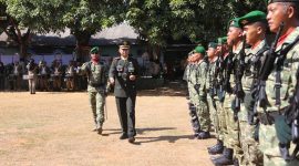 Suasana upacara peringatan hari ulang tahun ke-81 TNI di Lapangan Makodim 0826/Pamekasan.