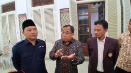 Forkom Nakes, saat diwawancarai usai audiensi dengan Bupati Pamekasan.
