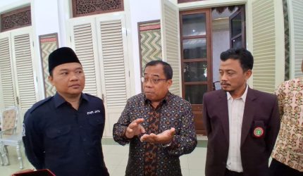 Forkom Nakes, saat diwawancarai usai audiensi dengan Bupati Pamekasan.