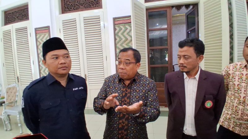 Forkom Nakes, saat diwawancarai usai audiensi dengan Bupati Pamekasan.