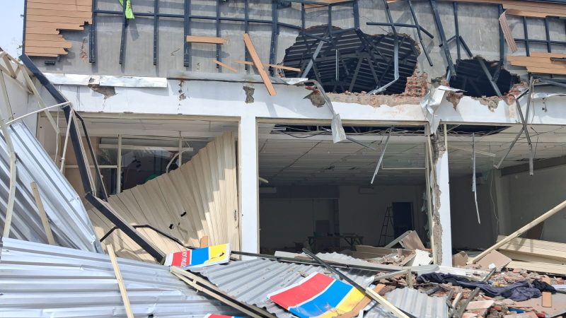 Kondisi Gedung Indomaret di Jalan Raya Desa Panaan, Pamekasan.