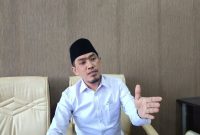 Sekretaris Komisi II DPRD Pamekasan, Moh Faridi, saat diwawancarai di ruang kerjanya.
