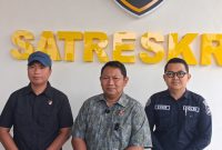 Kasatreskrim Polres Pamekasan AKP Yoyok Hardianto (tengah) saat melakukan konferensi pers.