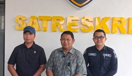 Kasatreskrim Polres Pamekasan AKP Yoyok Hardianto (tengah) saat melakukan konferensi pers.