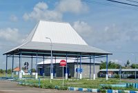 Bangunan di Terminal Kargo, Jalan Raya Larangan Tokol, Tlanakan, Pamekasan.