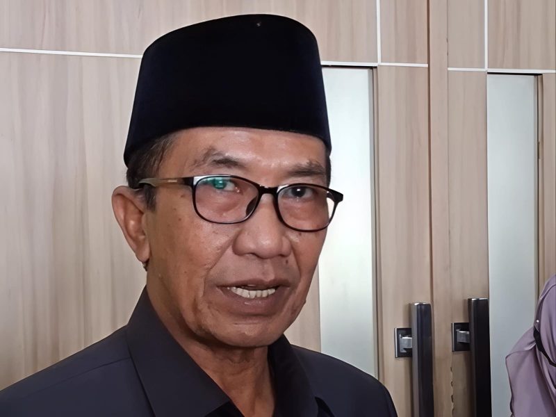 Bupati Pamekasan, Kholilurrahman, saat diwawancarai.
