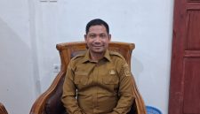 Kepala DKPP Pamekasan Almarah Sugandi, saat ditemui di ruang kerjanya.