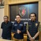 Kasi Humas Polres Pamekasan Ipda Evan Yoni Pratama (kanan) saat melakukan konferensi pers.