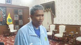 Sekda Pamekasan Taufikurrachman, saat diwawancarai.