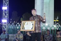 Founder BIP Ali Zainal Abidin saat menerima penghargaan.