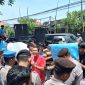 BMM saat melakukan aksi demonstrasi di Kantor BKPSDM Pamekasan.
